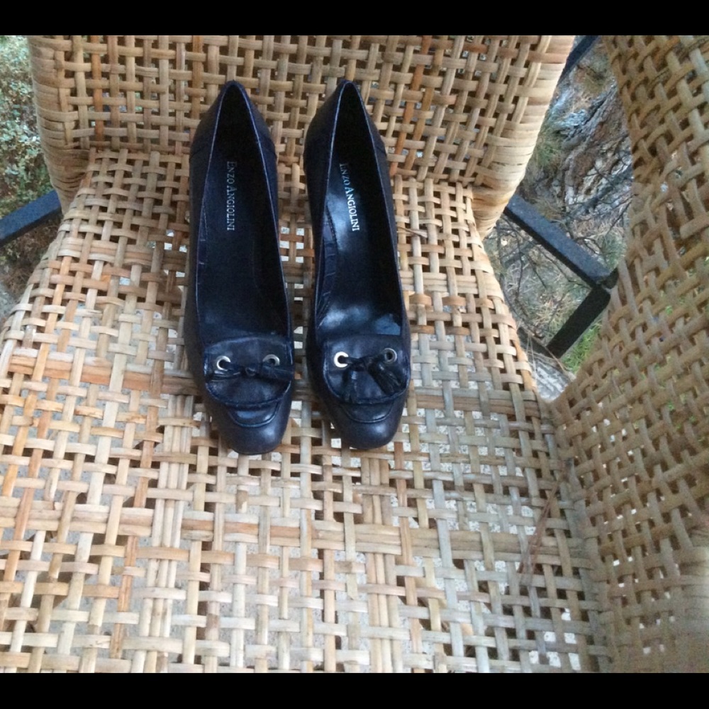 Enzo Angiolini Navy Blue Tasseled pump Sz 8
